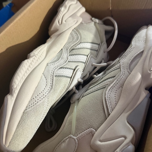 Ozweego women’s sneakers size 10.5 - Picture 1 of 3